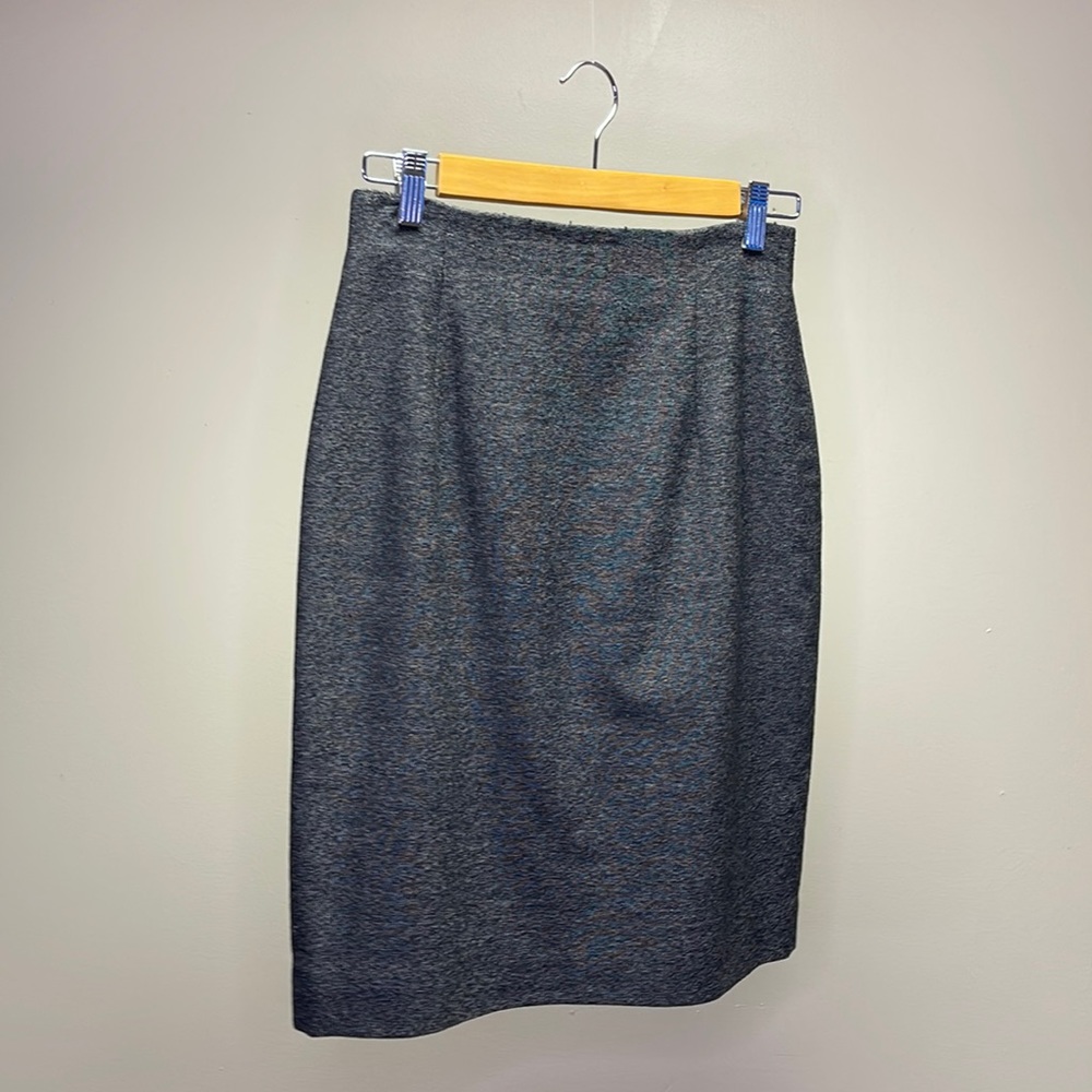 Jones Wear pencil skirt. 100% wool. Like new.